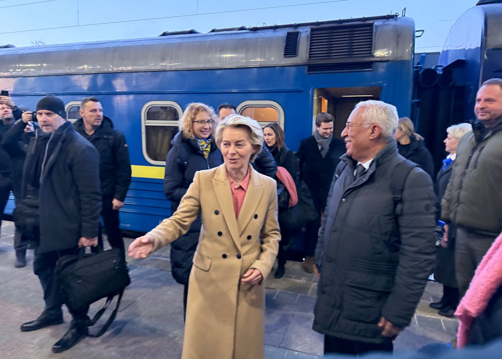 L’abbraccio Ue a Zelensky, ‘l’Ucraina è l’Europa’