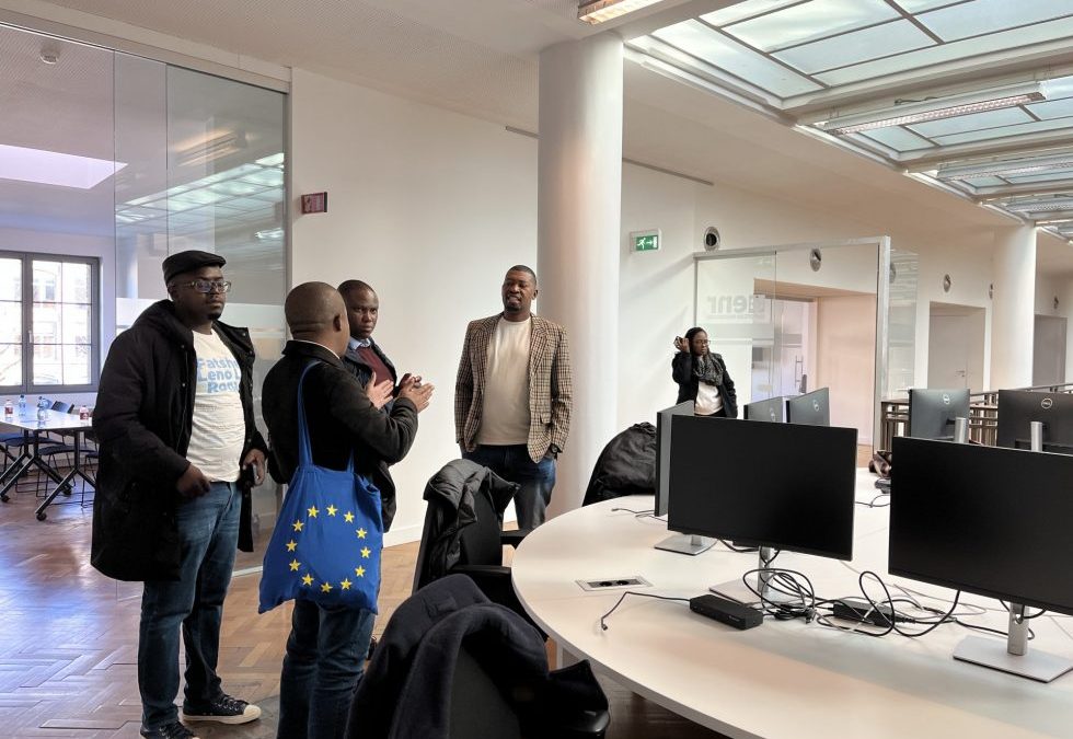 Vierte Journalistinnen und Journalistengruppe aus Afrika zu Besuch im European Newsroom in Brüssel: Digitale Redaktionen und der Einfluss künstlicher Intelligenz